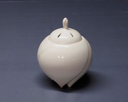 白磁彫文葉陰香枦 人気陶芸家 売れっ子陶芸家