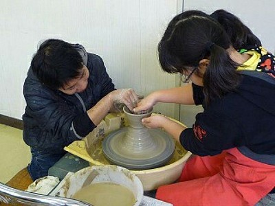 MIYAGAWATOUEN(宮川陶苑)では陶芸教室も開催しております。