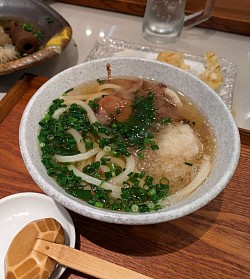 淀屋橋にある うどん屋さんの器もオーダーいただいております。