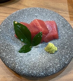 北浜にある居酒屋さんの器です。新店舗に向けてオーダーいただきました。
