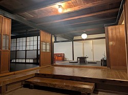 玄関から受付